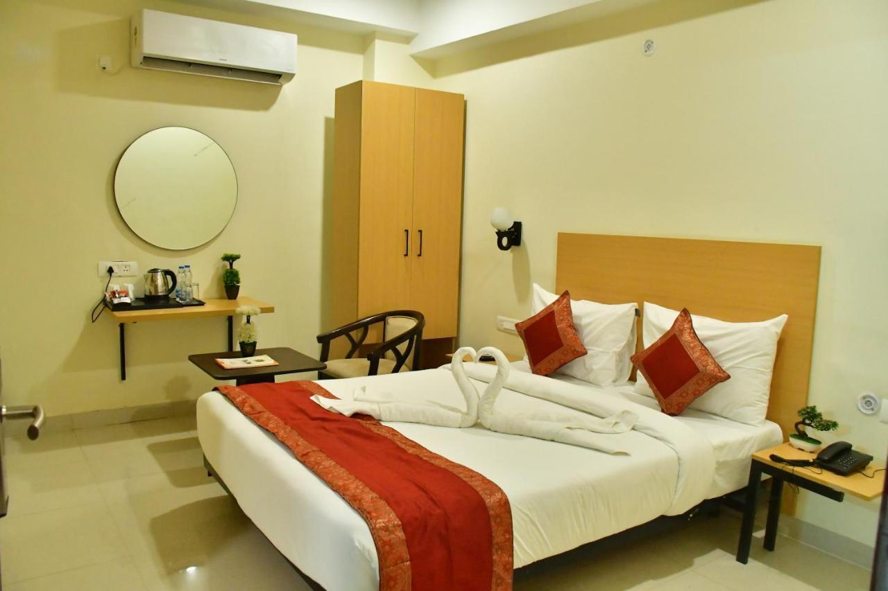 Hotel Yatharth Inn พาราณสี ภายนอก รูปภาพ