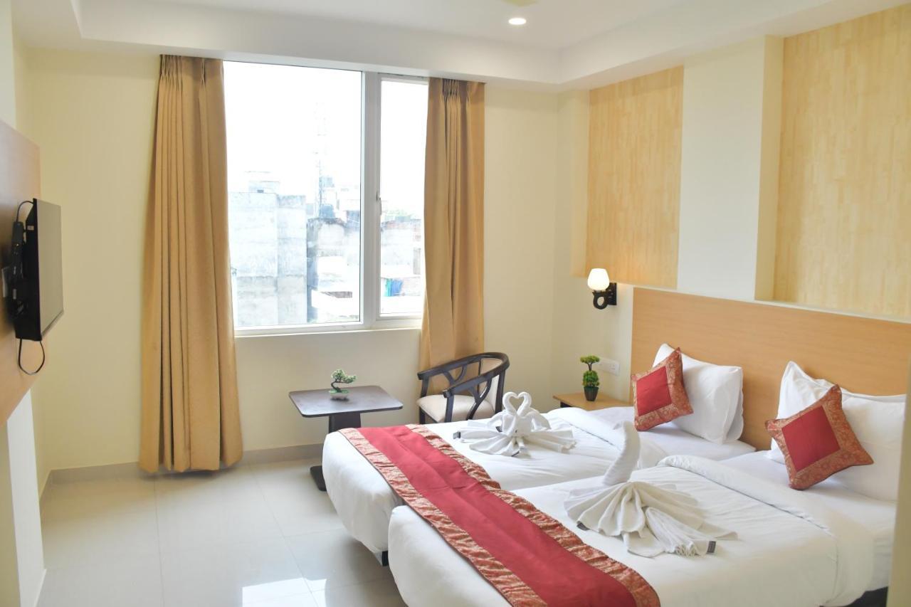 Hotel Yatharth Inn พาราณสี ภายนอก รูปภาพ