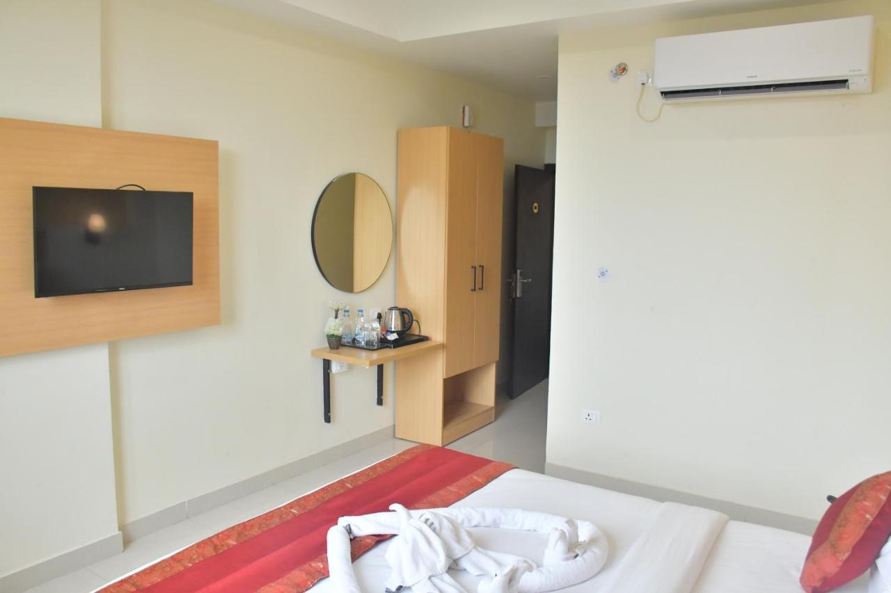 Hotel Yatharth Inn พาราณสี ภายนอก รูปภาพ