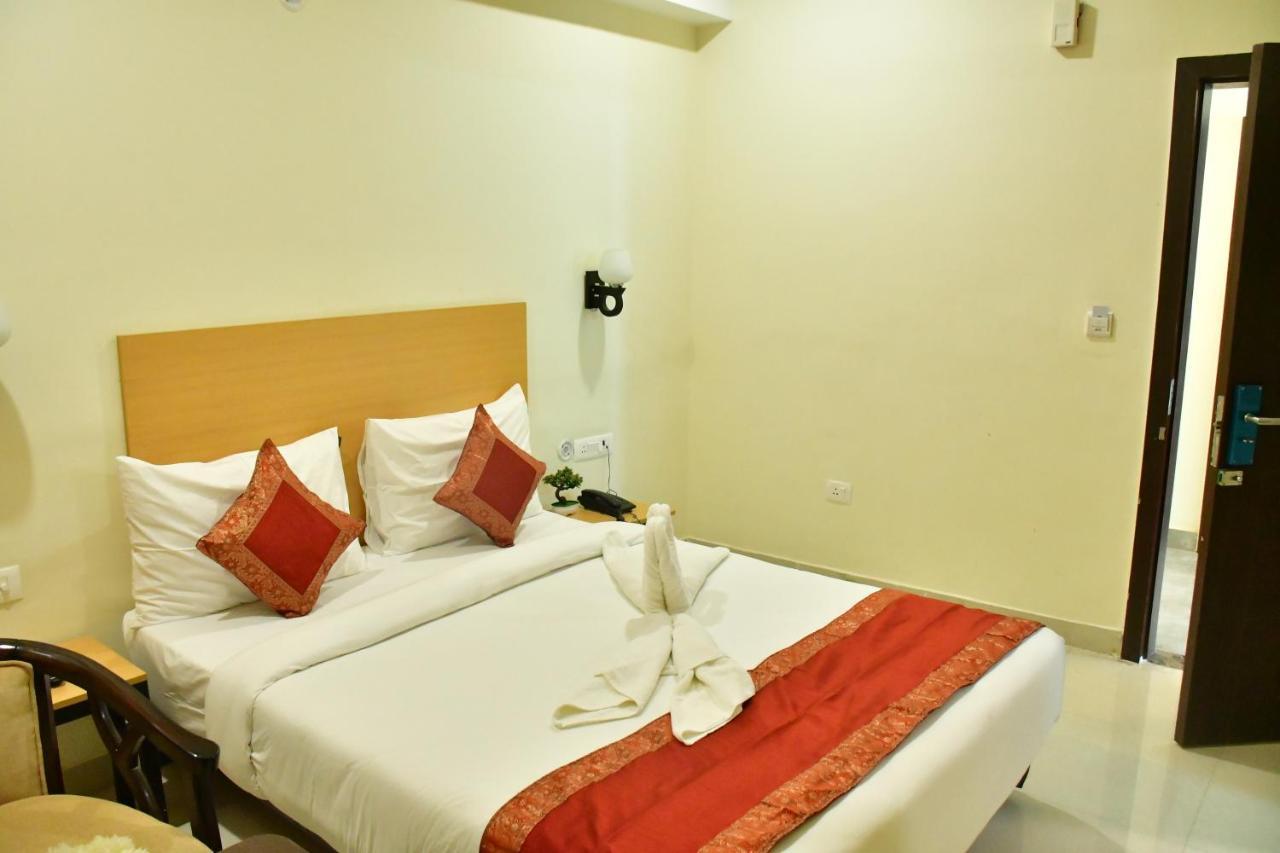 Hotel Yatharth Inn พาราณสี ภายนอก รูปภาพ