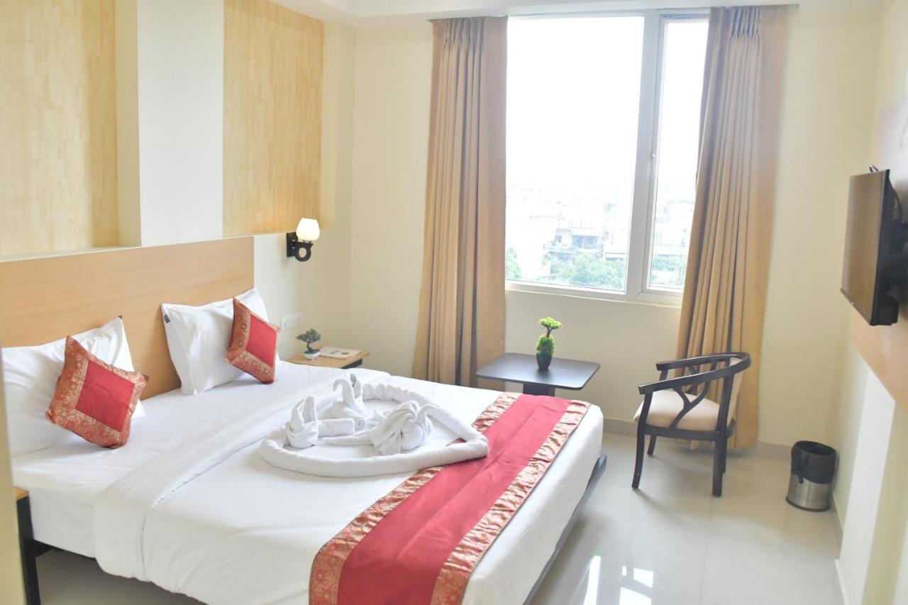 Hotel Yatharth Inn พาราณสี ภายนอก รูปภาพ