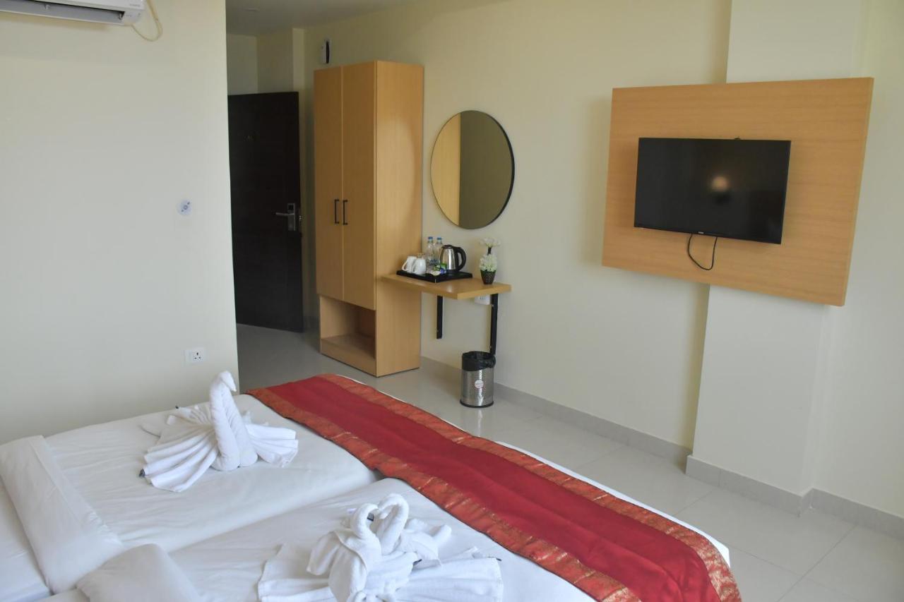 Hotel Yatharth Inn พาราณสี ภายนอก รูปภาพ