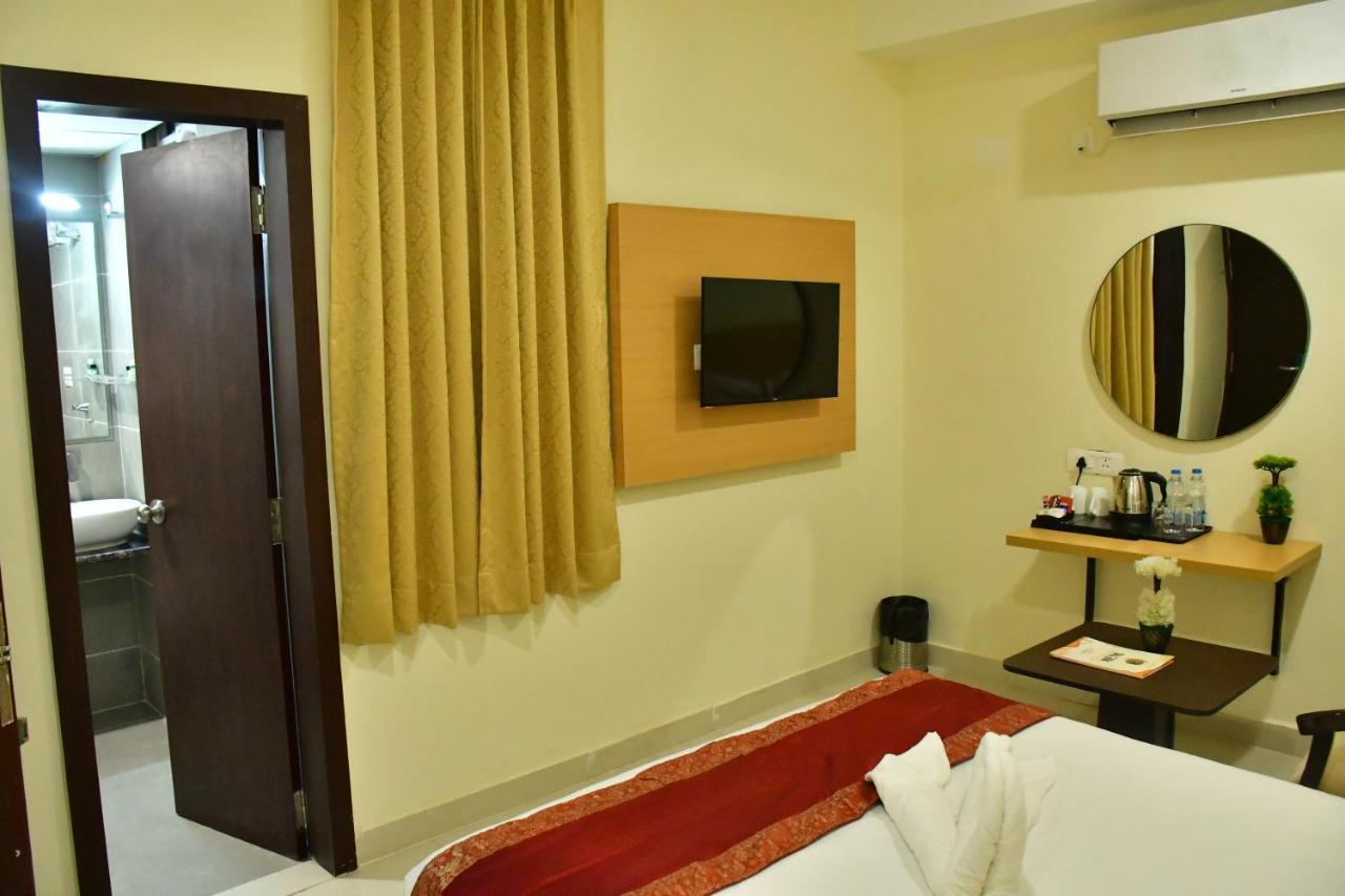 Hotel Yatharth Inn พาราณสี ภายนอก รูปภาพ