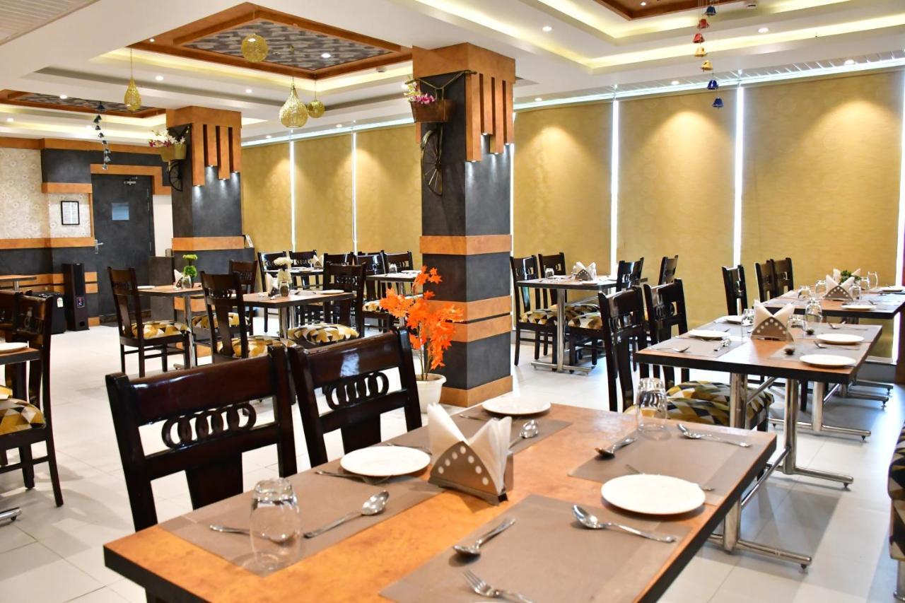 Hotel Yatharth Inn พาราณสี ภายนอก รูปภาพ