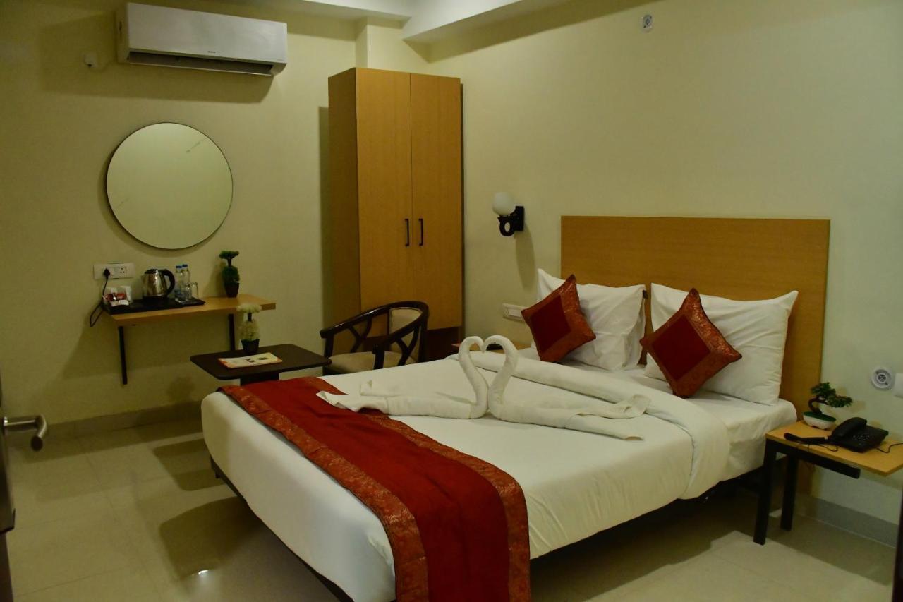 Hotel Yatharth Inn พาราณสี ภายนอก รูปภาพ