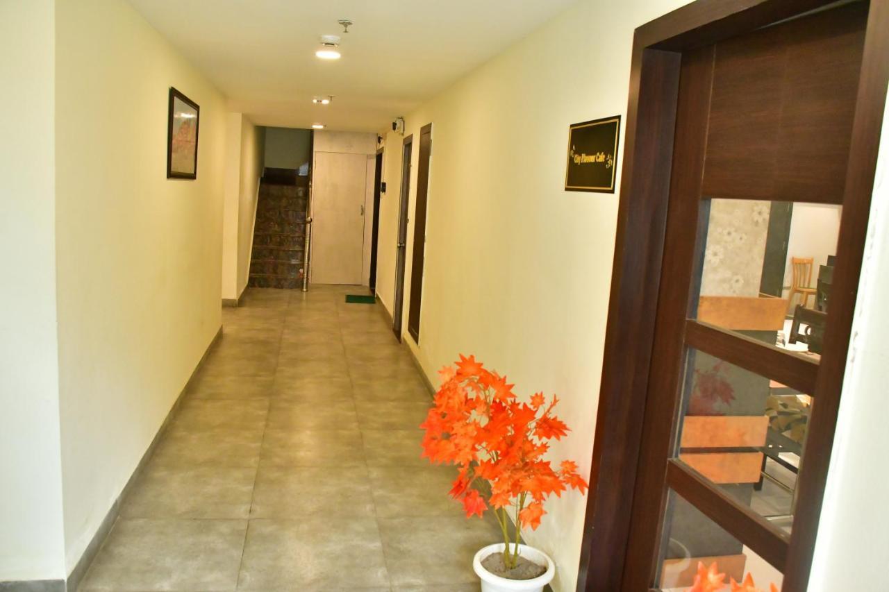 Hotel Yatharth Inn พาราณสี ภายนอก รูปภาพ