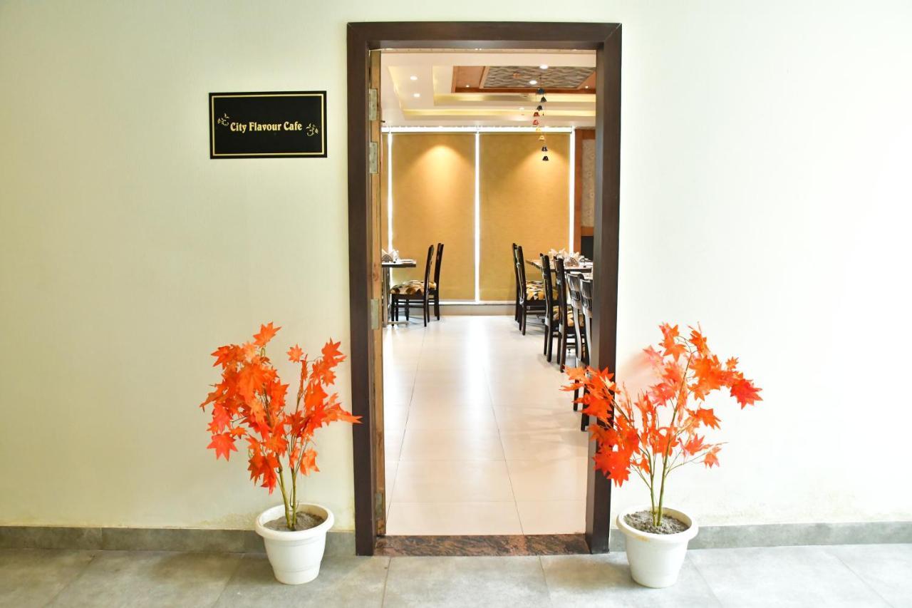 Hotel Yatharth Inn พาราณสี ภายนอก รูปภาพ