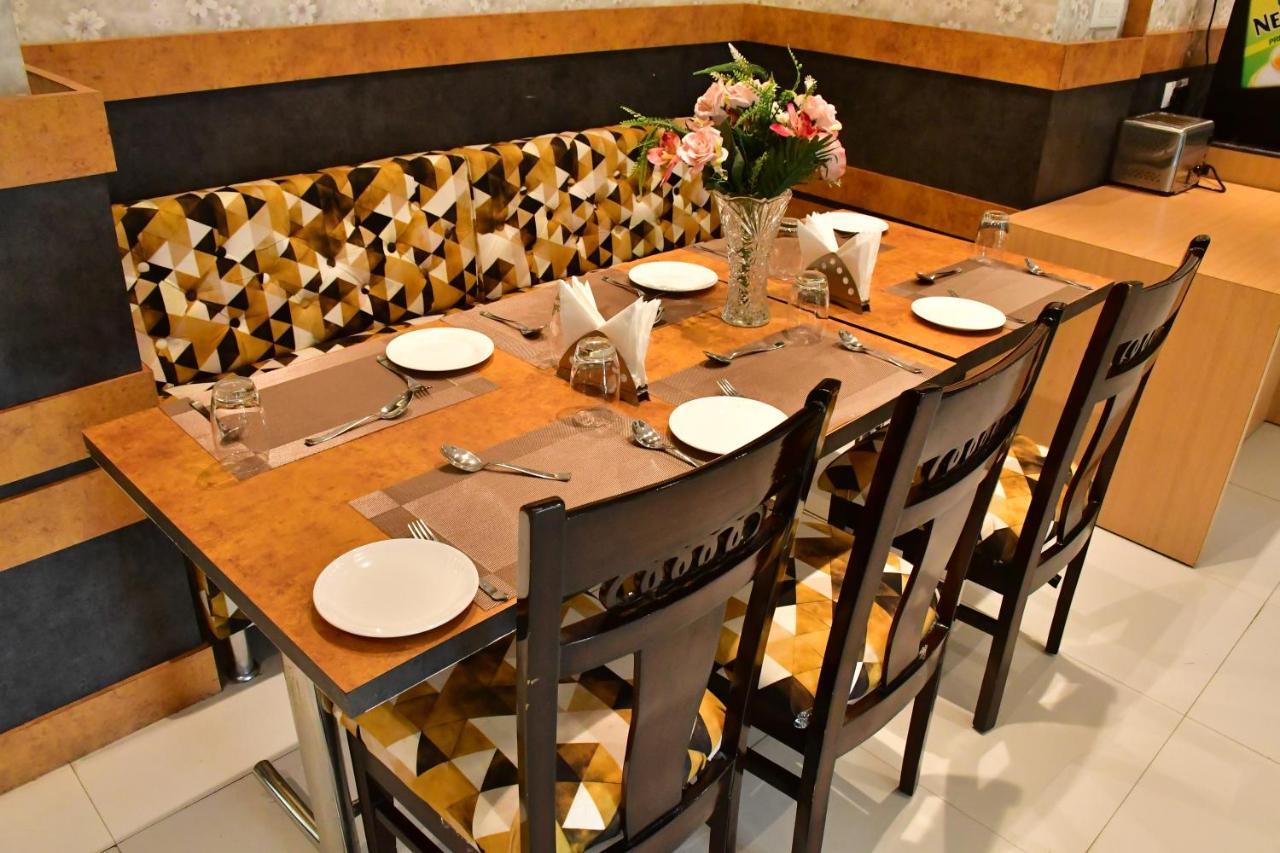 Hotel Yatharth Inn พาราณสี ภายนอก รูปภาพ