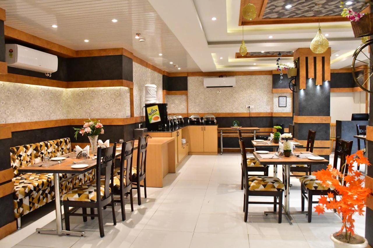 Hotel Yatharth Inn พาราณสี ภายนอก รูปภาพ