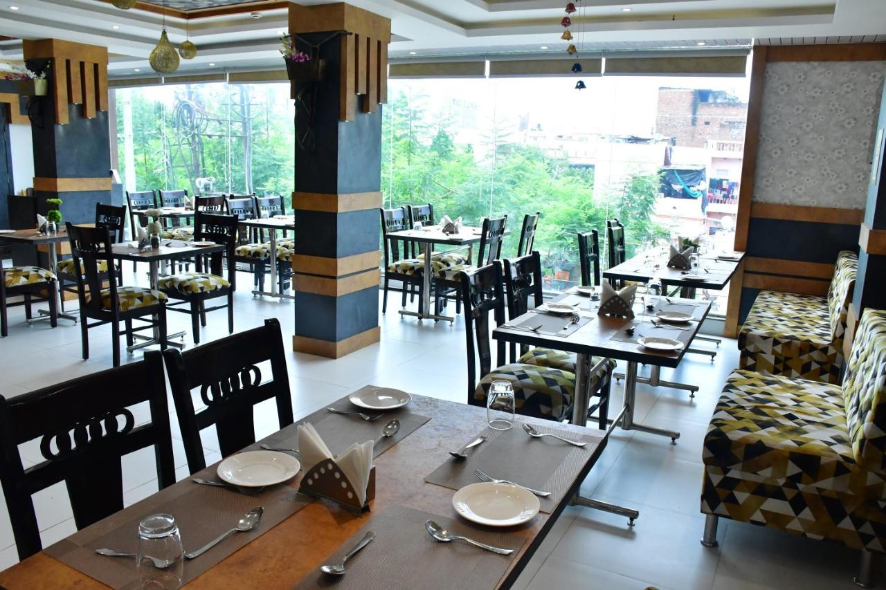 Hotel Yatharth Inn พาราณสี ภายนอก รูปภาพ