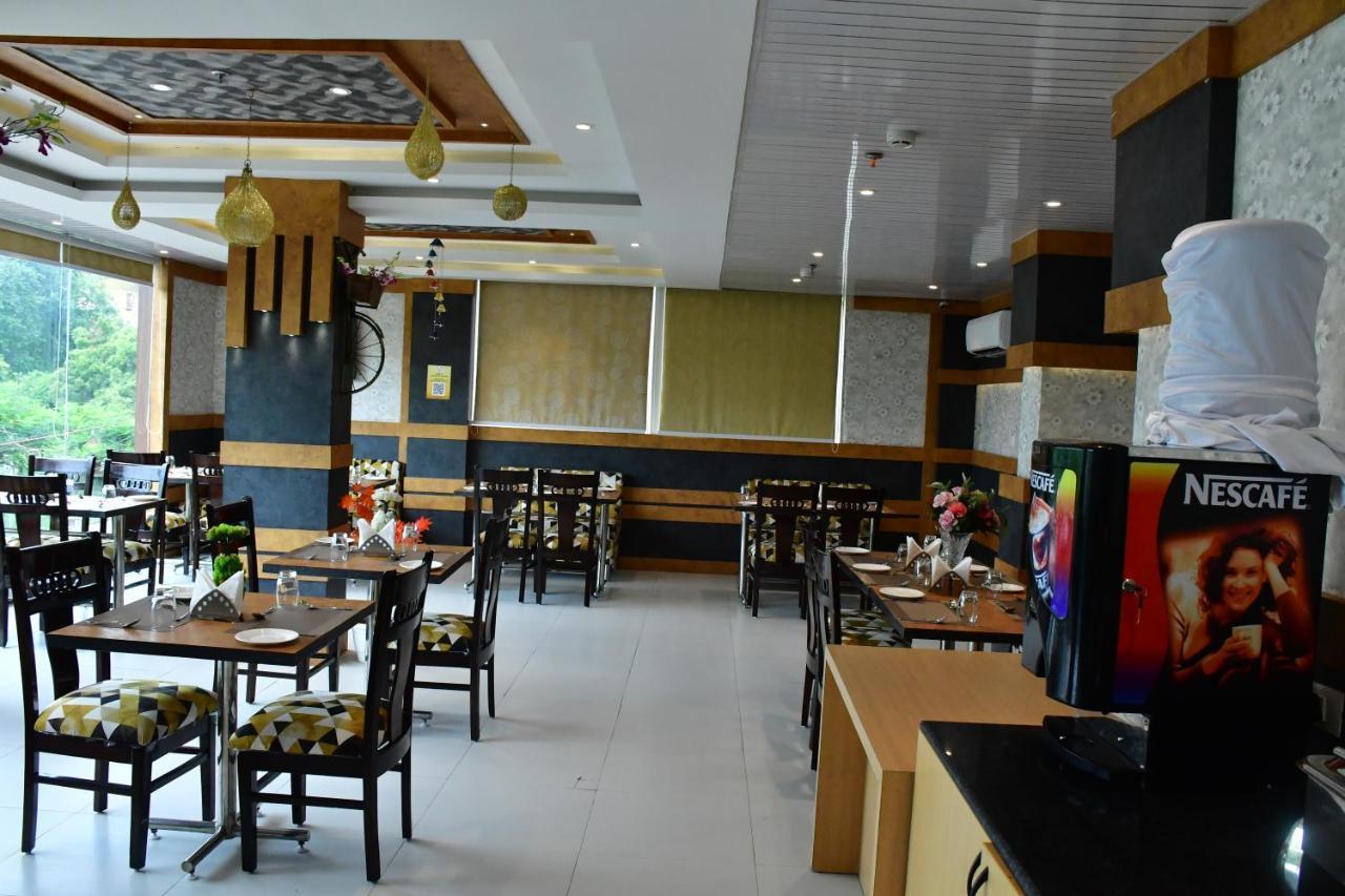 Hotel Yatharth Inn พาราณสี ภายนอก รูปภาพ