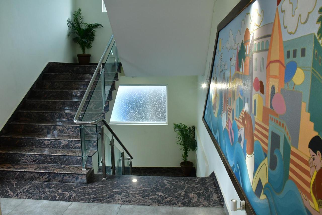 Hotel Yatharth Inn พาราณสี ภายนอก รูปภาพ
