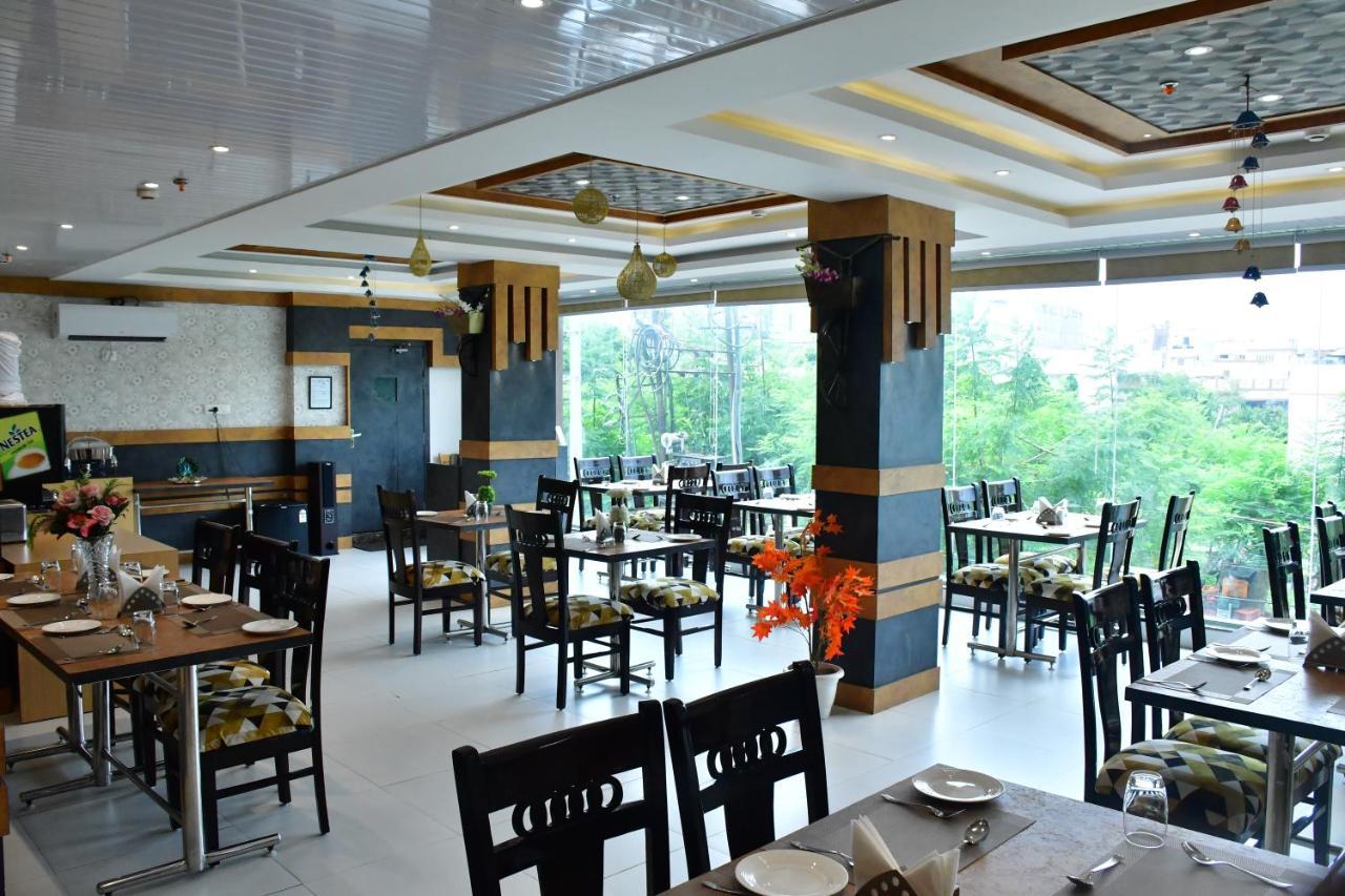 Hotel Yatharth Inn พาราณสี ภายนอก รูปภาพ