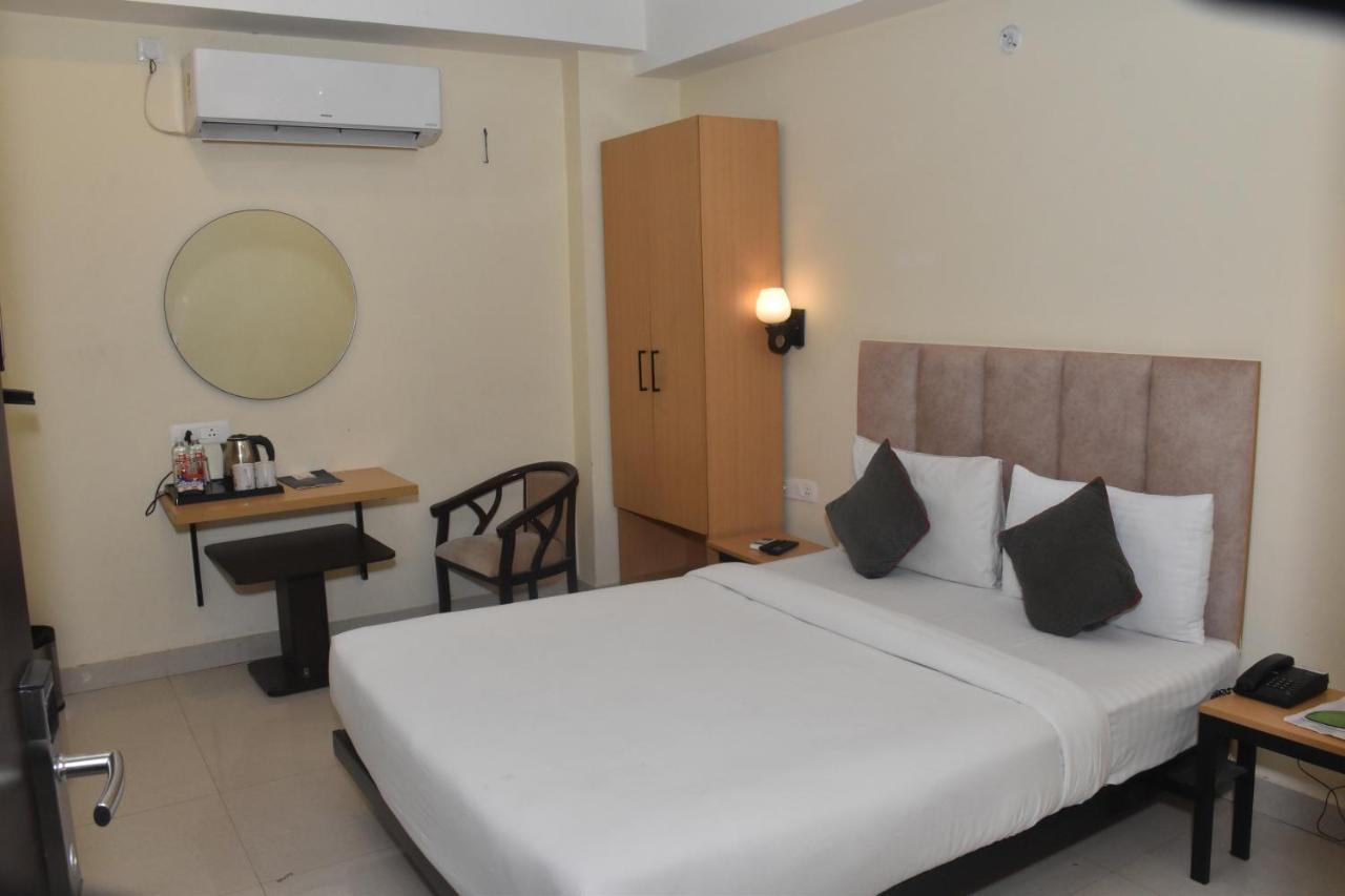 Hotel Yatharth Inn พาราณสี ภายนอก รูปภาพ